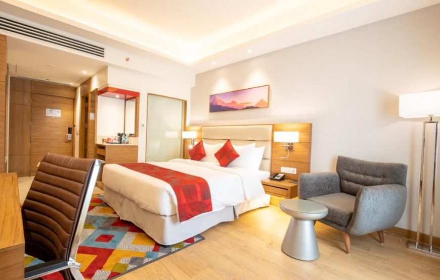 Deluxe King Room – Non-Smoking (10% off on Food and Soft Beverages)